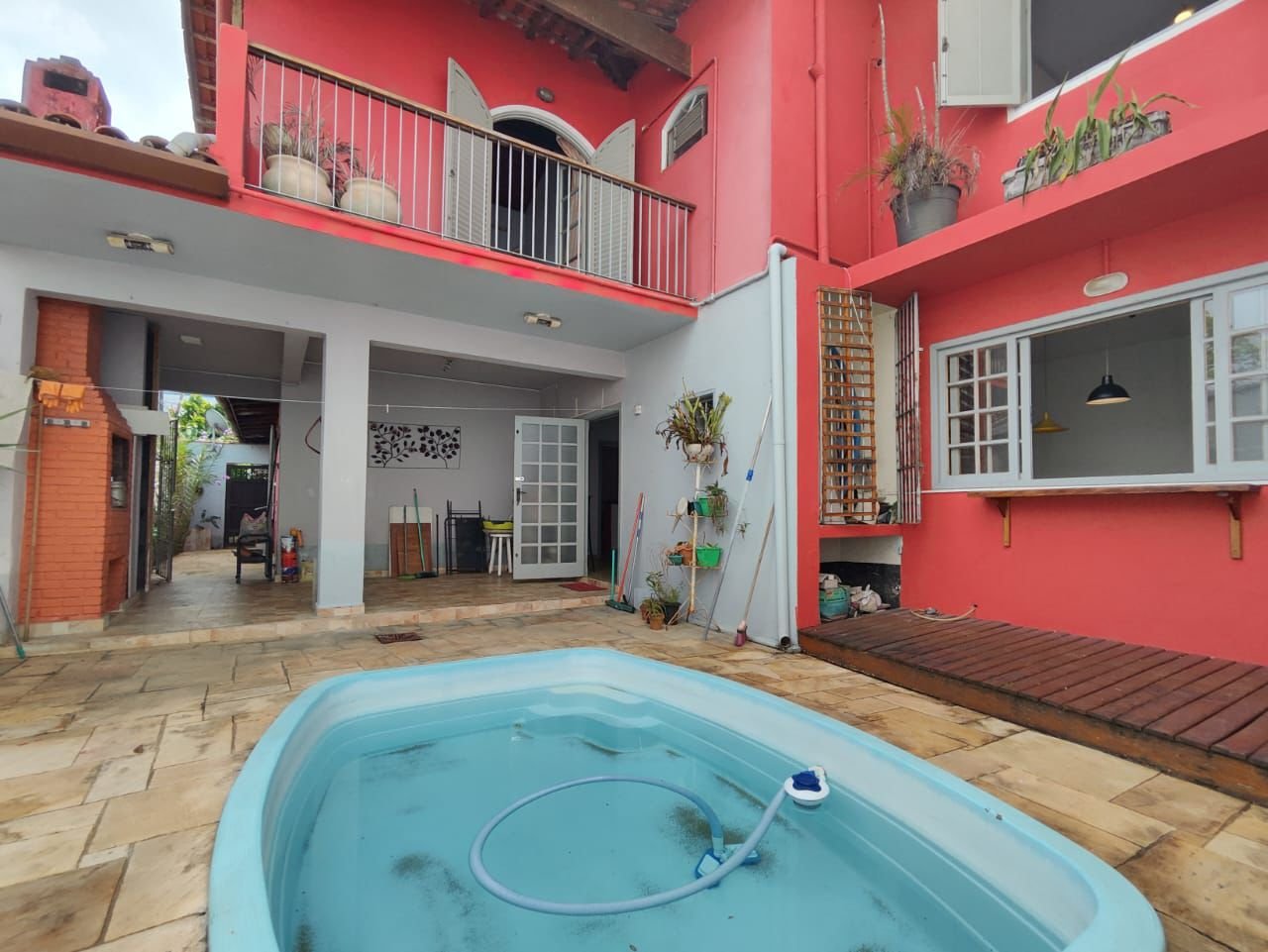 casa-3-suites-centro-ubatuba-fachada (31) Piscina e área de lazer privativa
