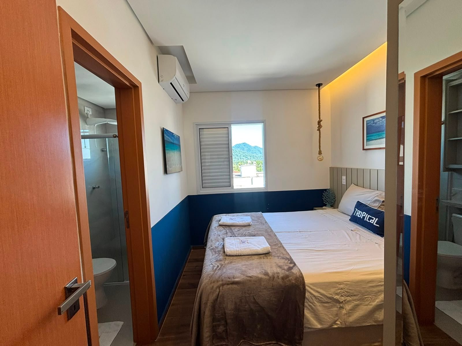 apartamento-2-suites-itagua-80m2 (20) Dormitório com móveis planejados no apartamento