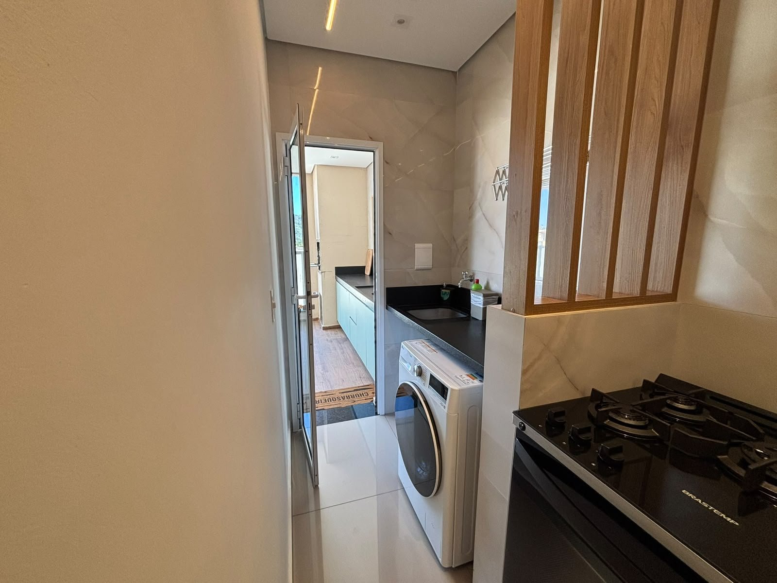 apartamento-2-suites-itagua-80m2 (29) Lavanderia do apartamento no Itaguá