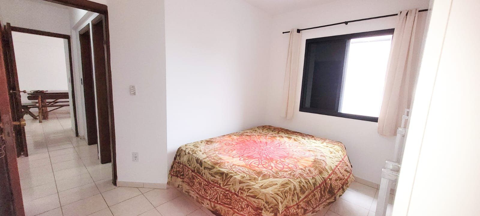 apartamento-3-dormitorios-centro-ubatuba (13) Quarto do apartamento com 3 dormitórios