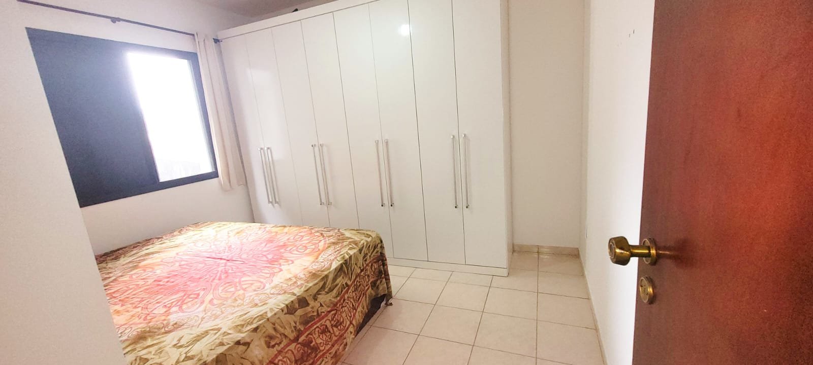 apartamento-3-dormitorios-centro-ubatuba (15) quarto do apartamento no centro de ubatuba