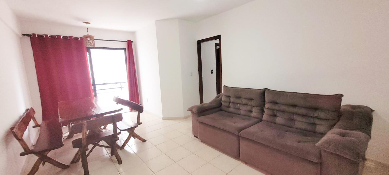 apartamento-3-dormitorios-centro-ubatuba (17) Sala de estar do apartamento de 85 m²