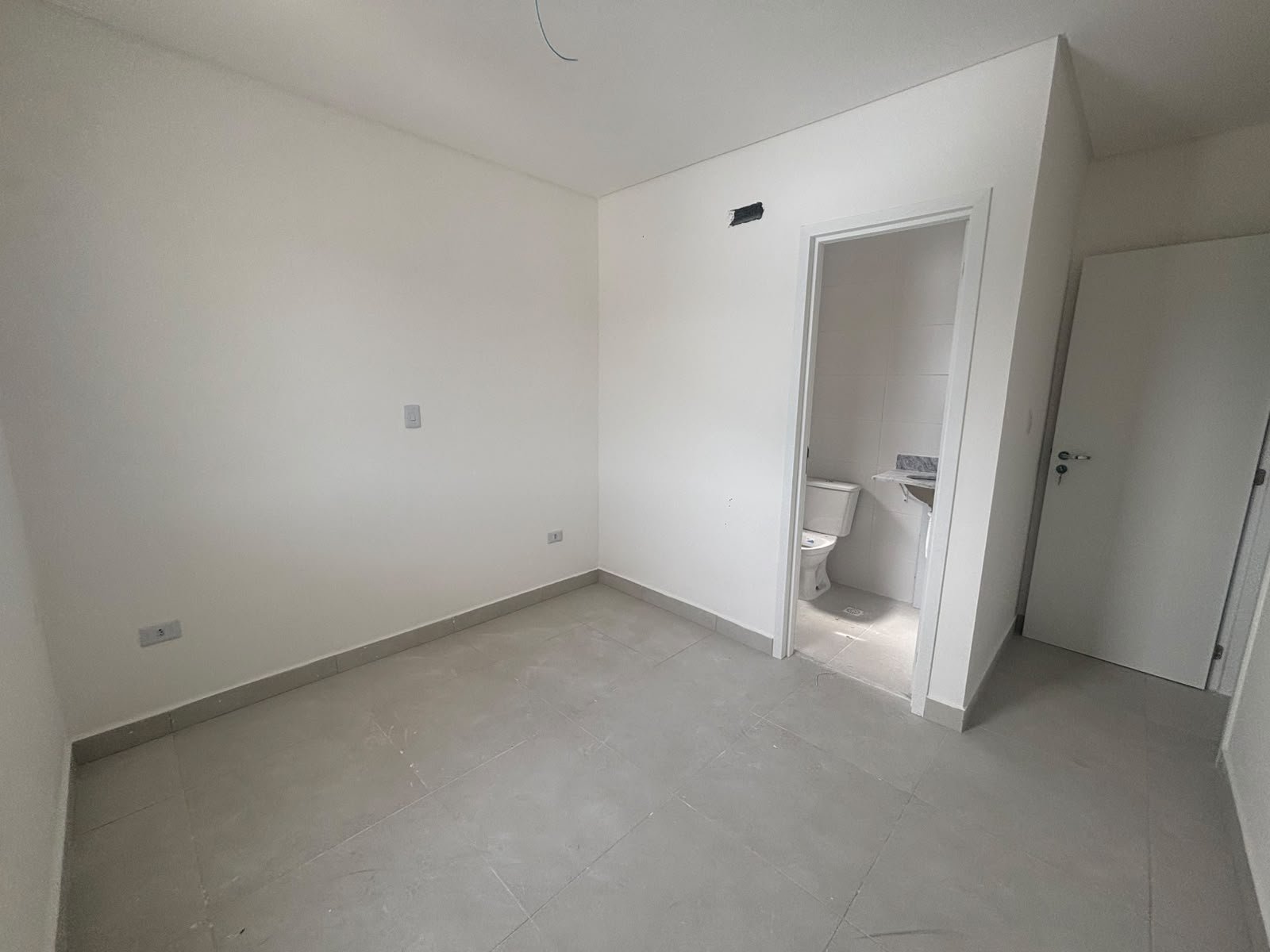 apartamento-4-andar-itagua-70m2 (23) Dormitório com acesso ao banheiro