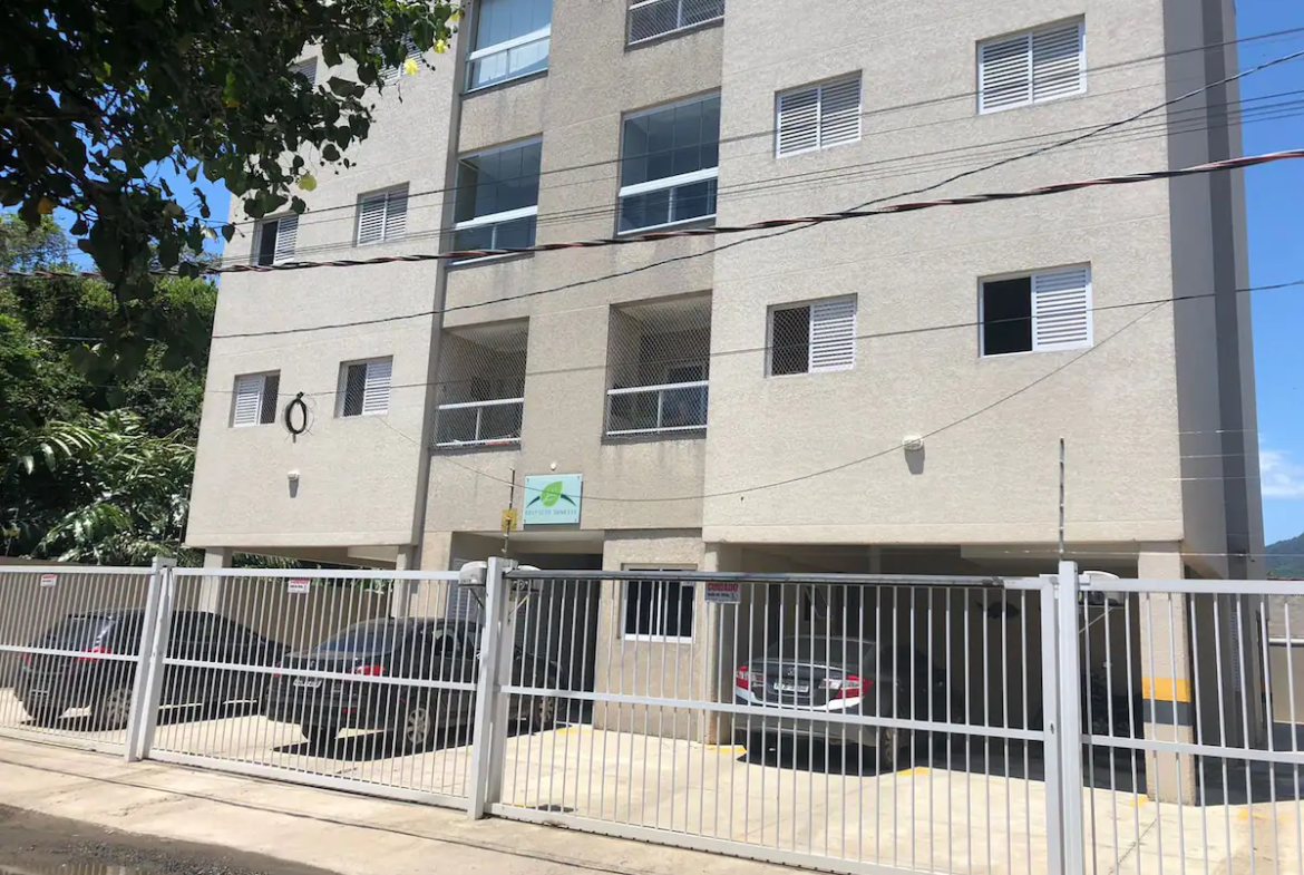 Fachada do condomínio na Estufa 2