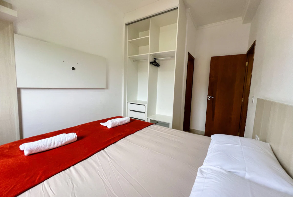 Suíte mobiliada do apartamento na Estufa 2