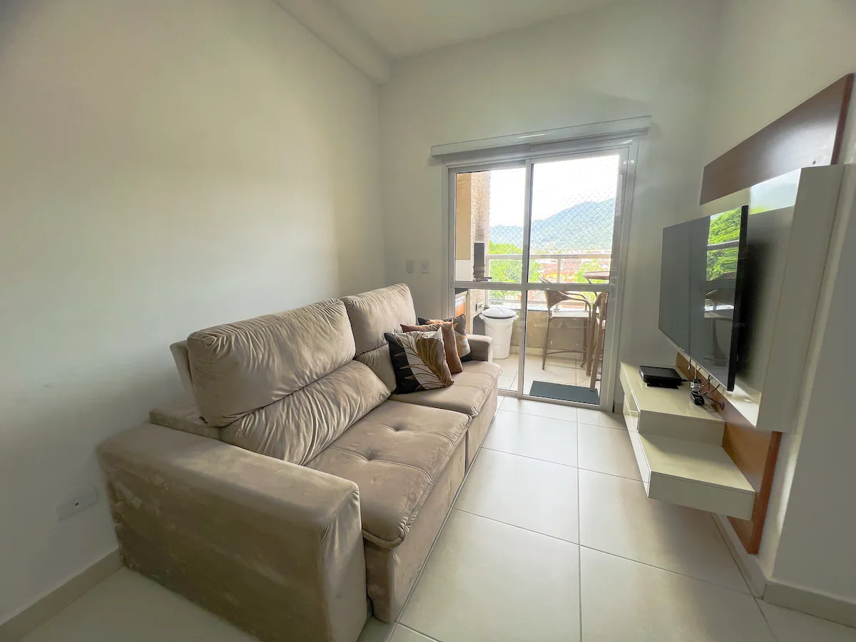 apartamento-estufa-2-ubatuba-mobiliado (6) Sala de estar do apartamento mobiliado na Estufa 2