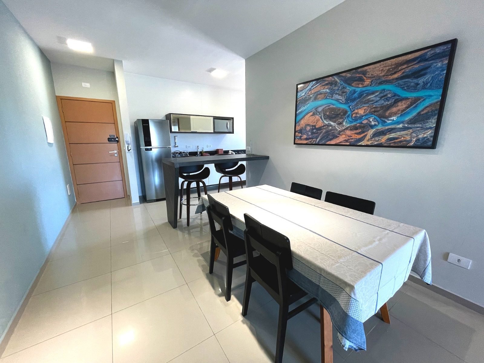 apartamento-mobiliado-centro-ubatuba-2-vagas (28) Sala de jantar do apartamento de 2 dormitórios