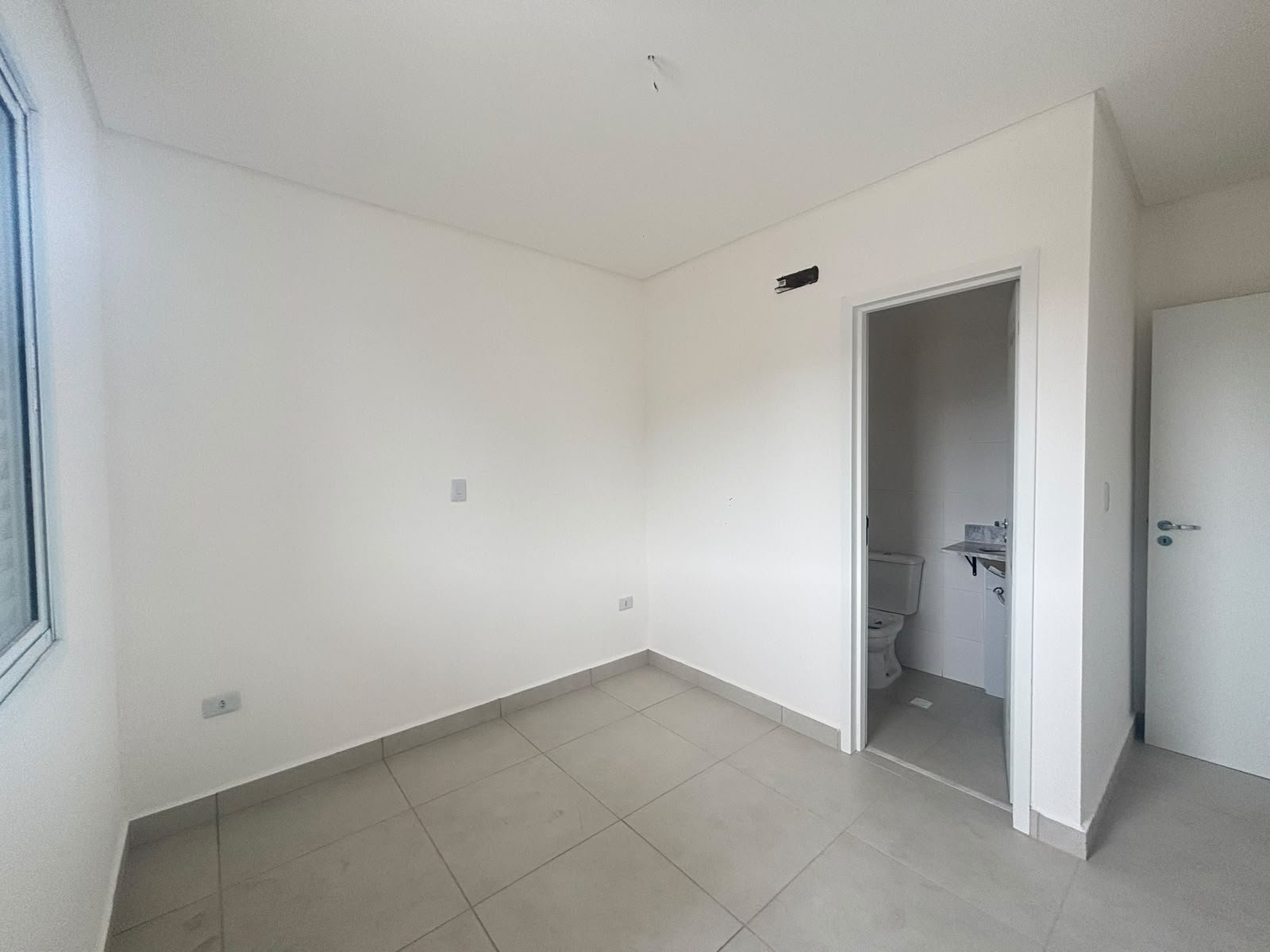 apartamento-novo-itagua-70m2 (13) Suíte do apartamento de 70 m² no Itaguá