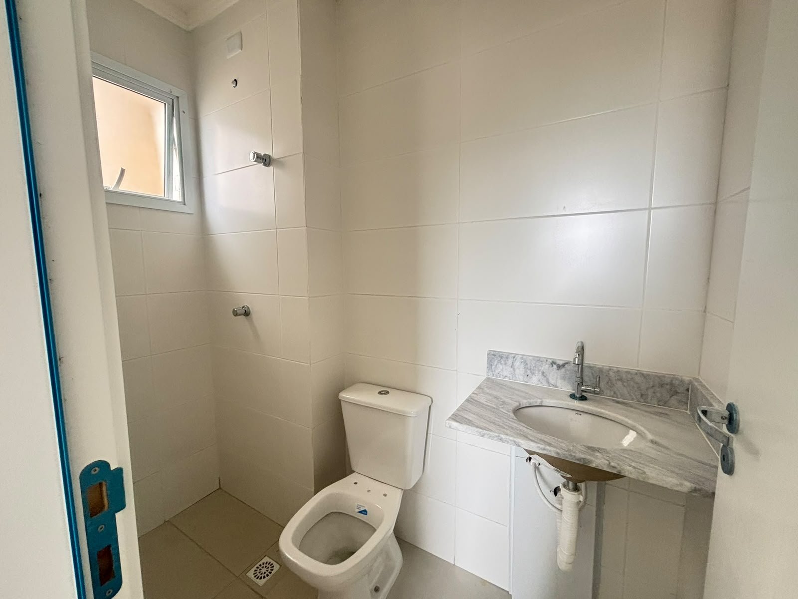 apartamento-novo-itagua-70m2 (15) Banheiro do apartamento novo no Itaguá