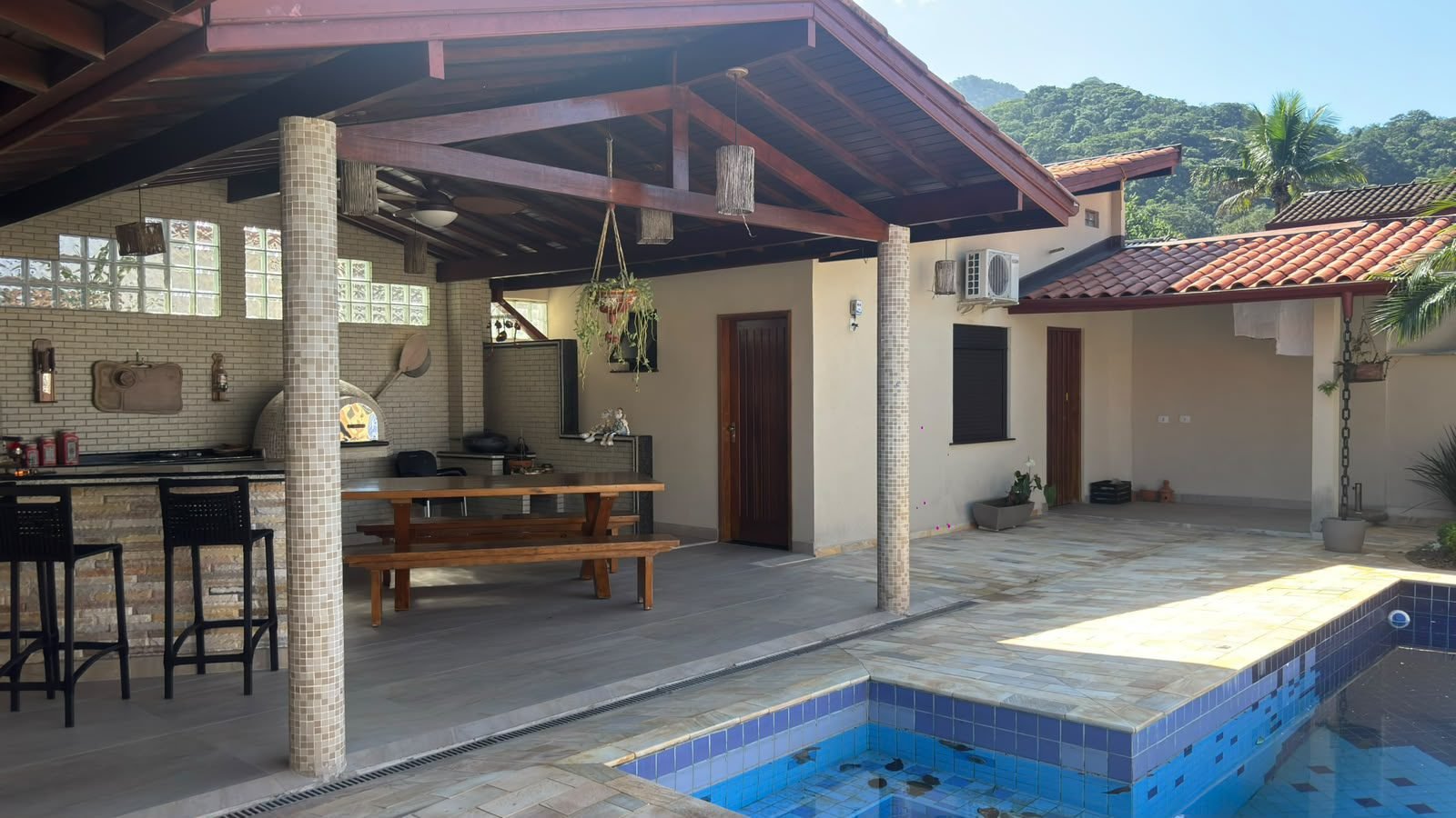 casa-park-hills-ubatuba-4-suites-piscina (32) Área externa com piscina privativa no Condomínio Park Hills