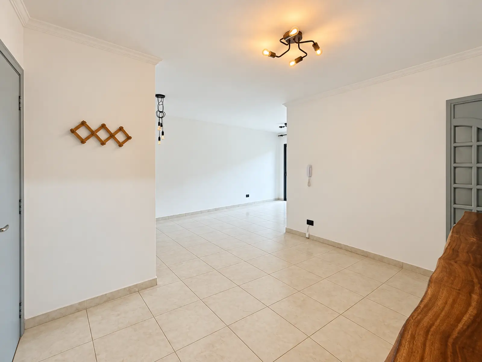 apartamento-centro-ubatuba-90m2-lg105-sala Sala ampla para dois ambientes do apartamento