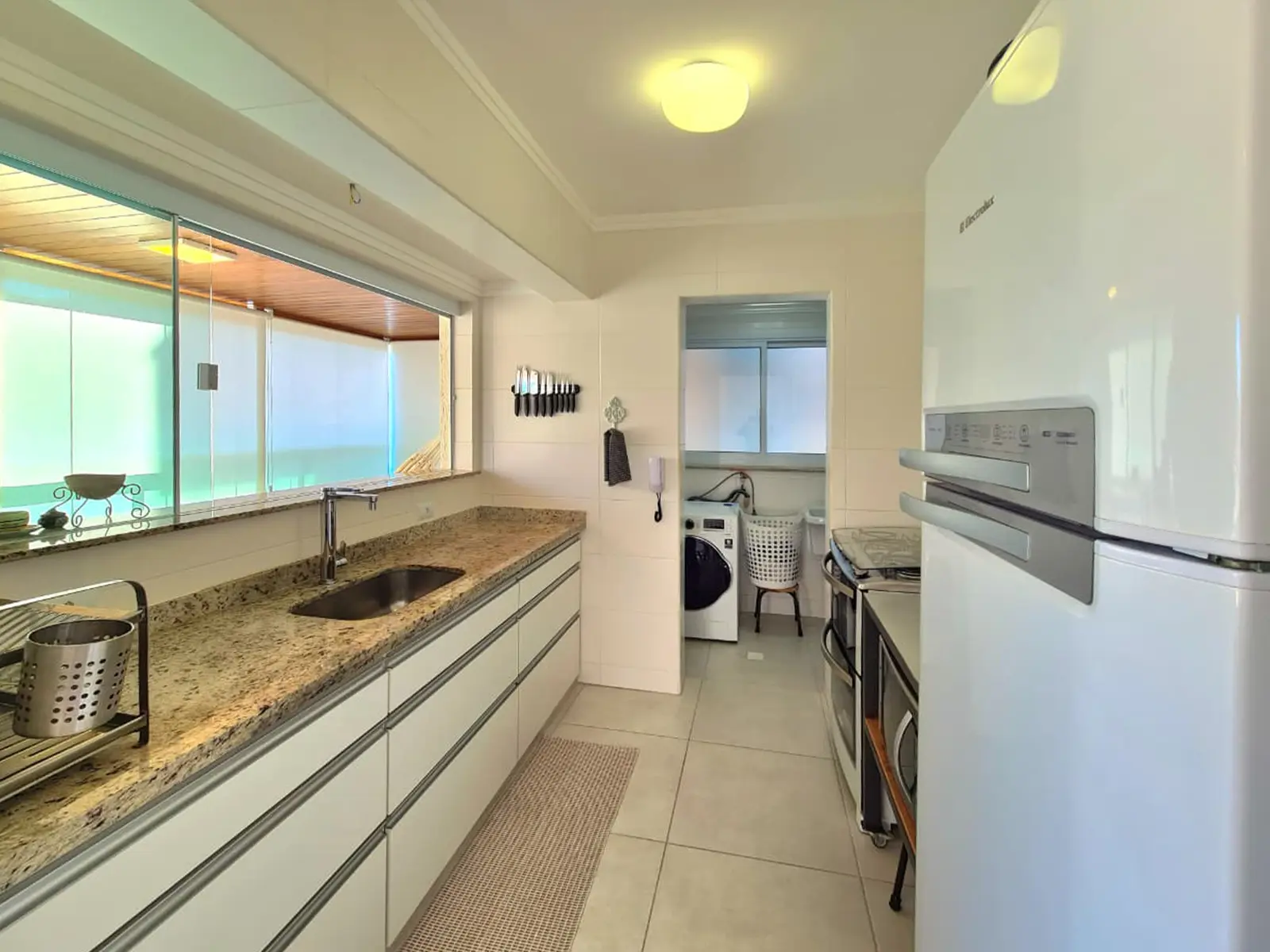 apartamento-de-101m2-no-itagua-cozinha Cozinha planejada do apartamento de 101 m² no Itaguá