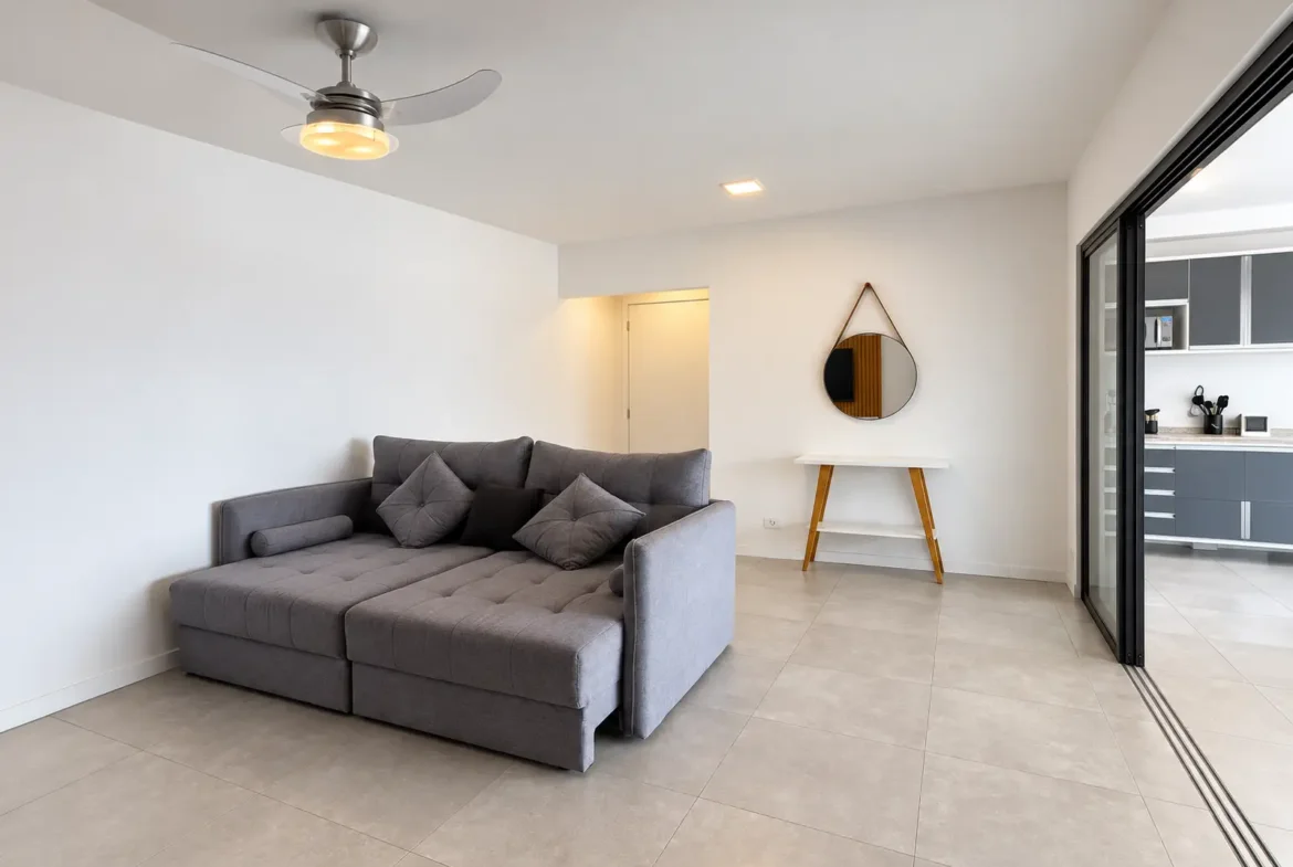 Sala com acesso à varanda no apartamento do Duo Itaguá