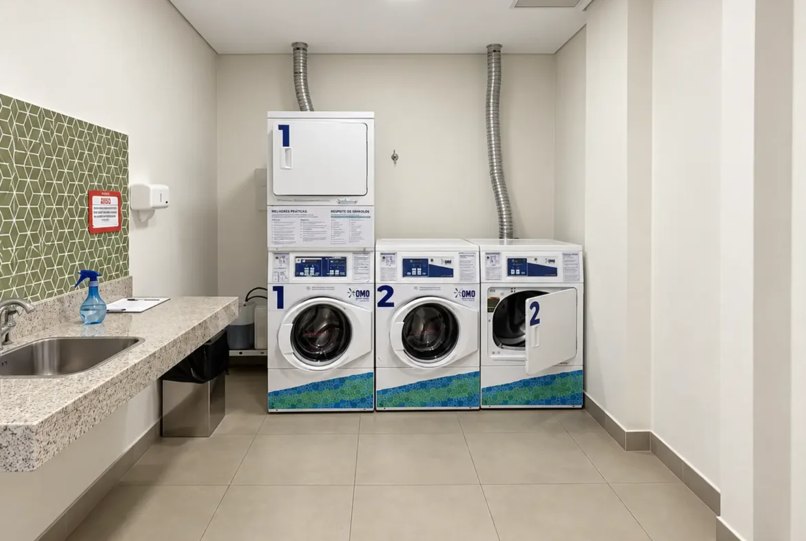 Lavanderia compartilhada OMO do condomínio Duo Itaguá