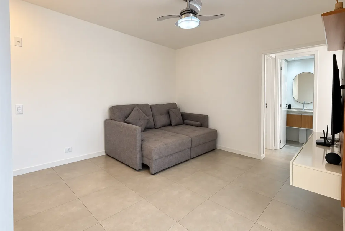Sala ampla do apartamento de 85 m² no Duo Itaguá