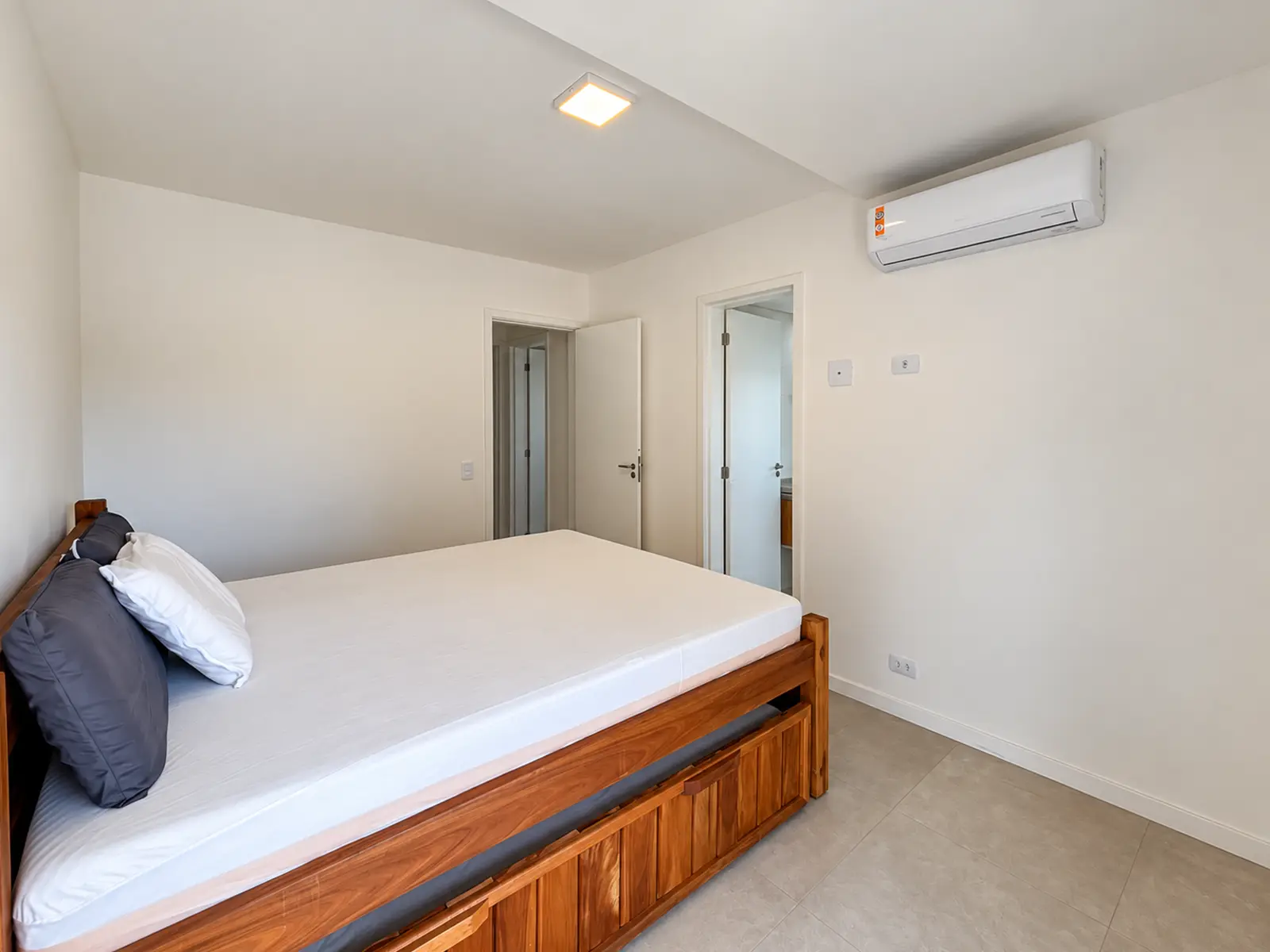 apartamento-duo-itagua-85m2-suite Suíte do apartamento de 85 m² no Duo Itaguá