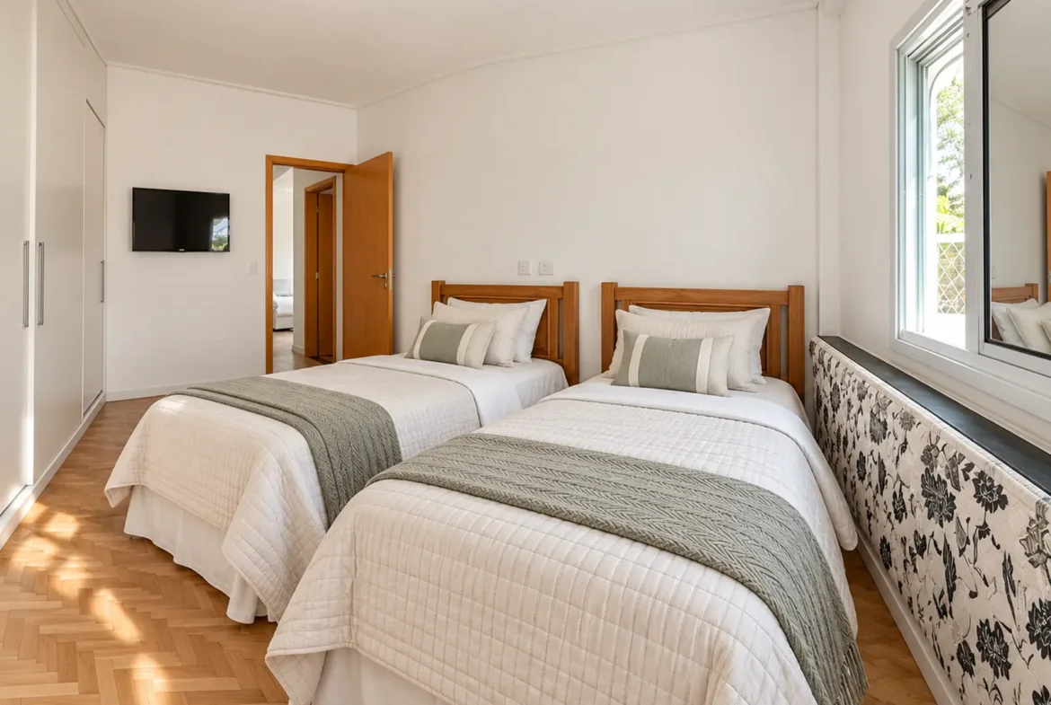 Quarto mobiliado do apartamento garden LG104 no Centro de Ubatuba