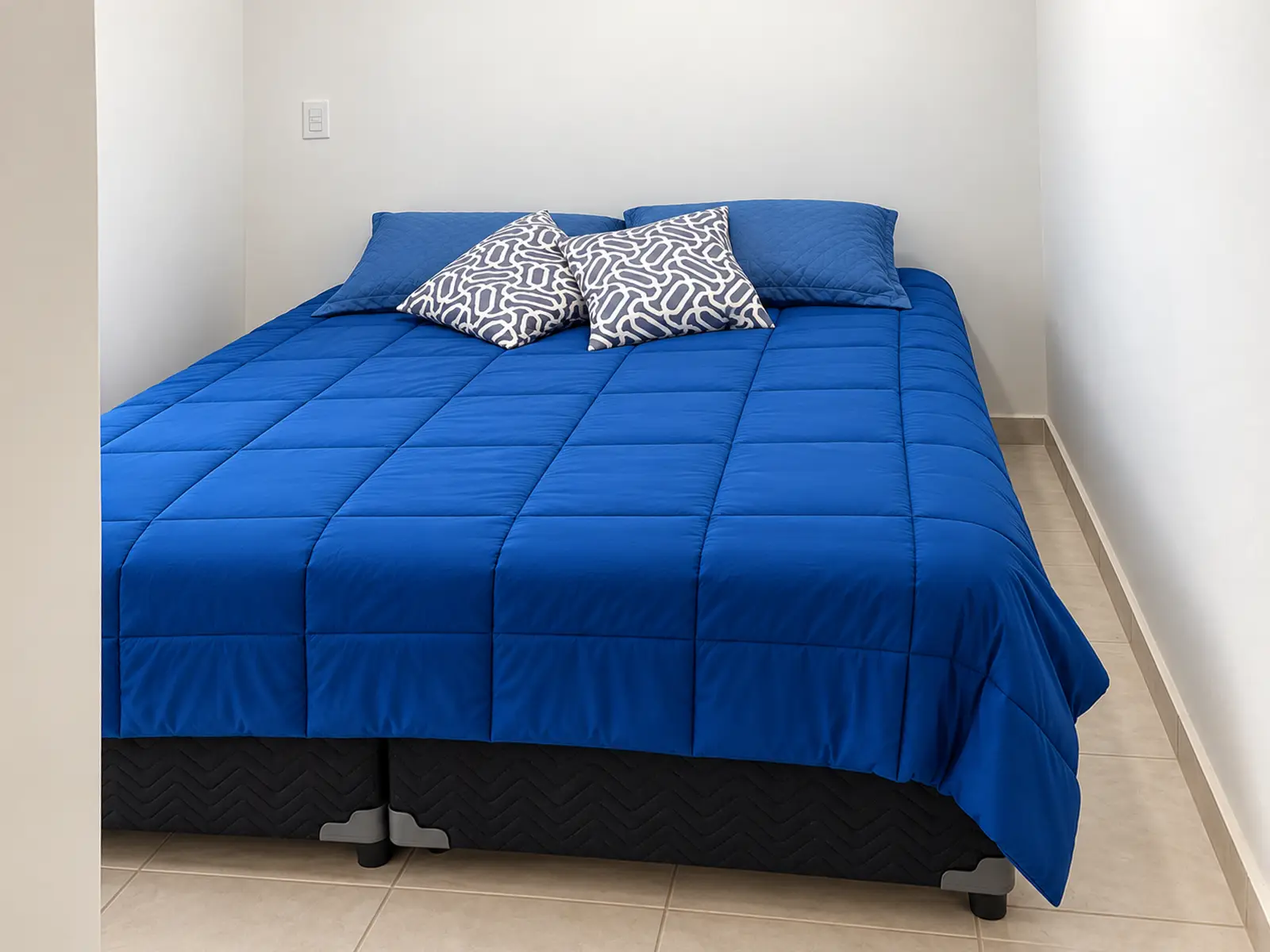 apartamento-itagua-51m2-lg106-suite Suíte do apartamento no Itaguá