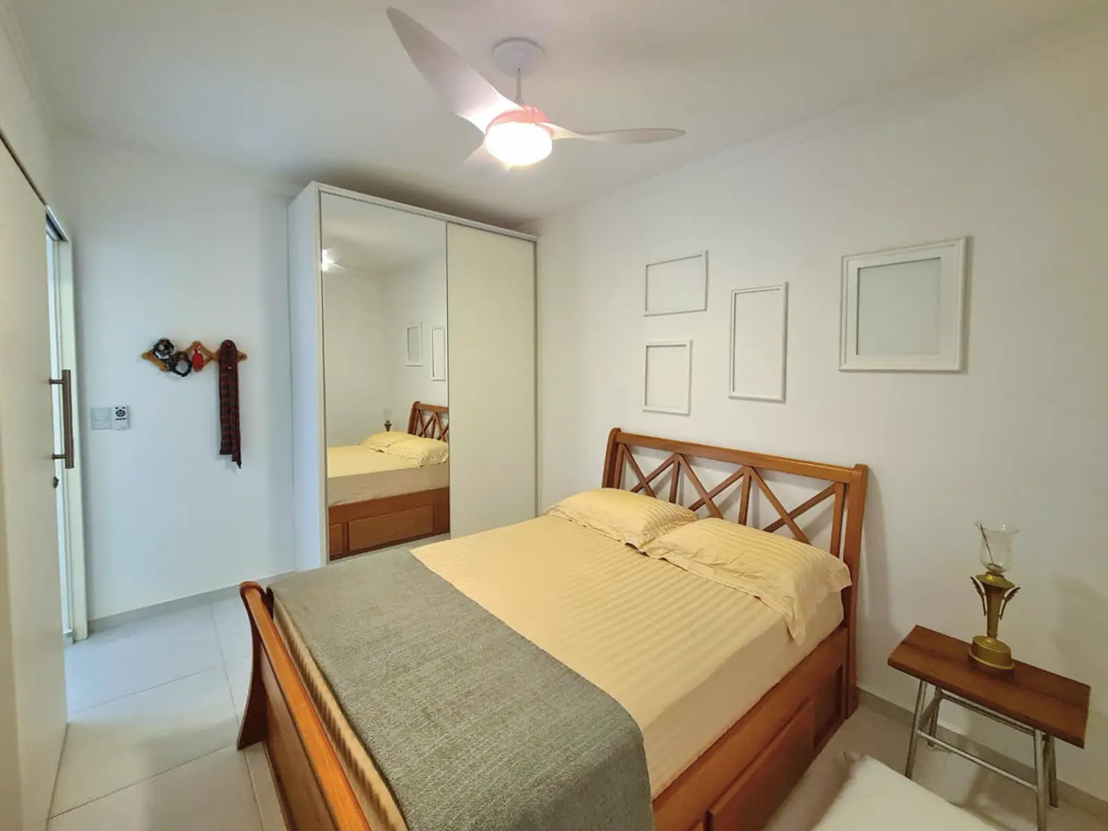 apartamento-itagua-suite Outro ângulo da suíte do apartamento no Itaguá