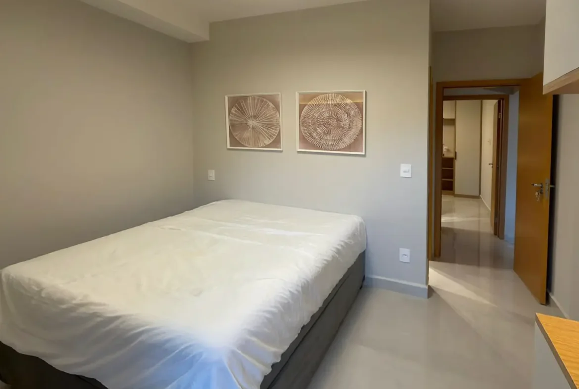 Outro ângulo da suíte principal do apartamento no Vie Saine