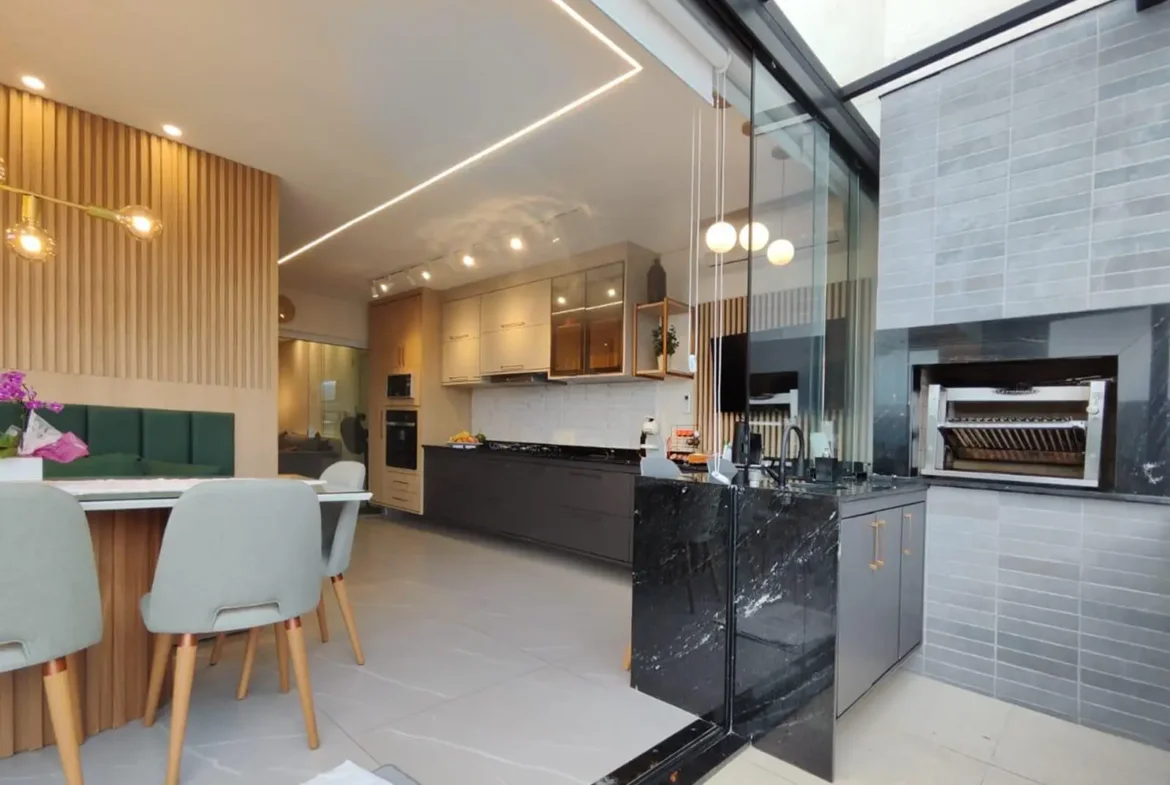 Sala integrada à cozinha da cobertura de 113 m²