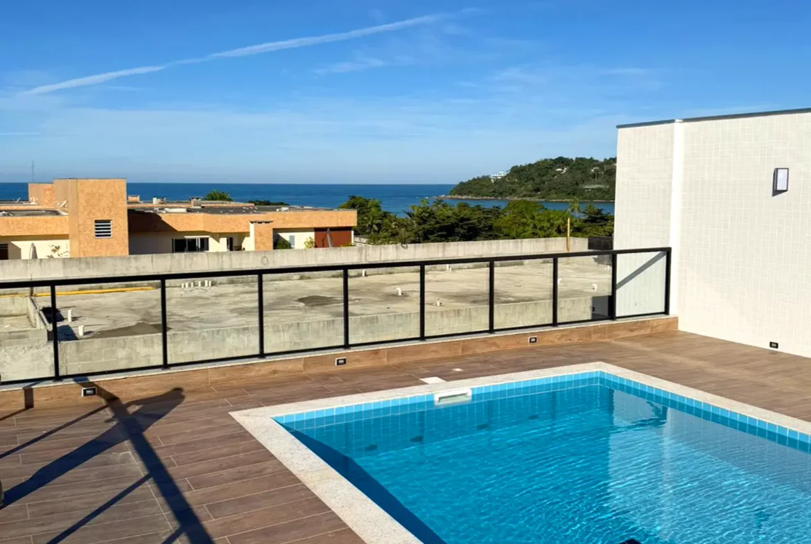 Piscina com vista para o mar na cobertura do Residencial Vie Saine