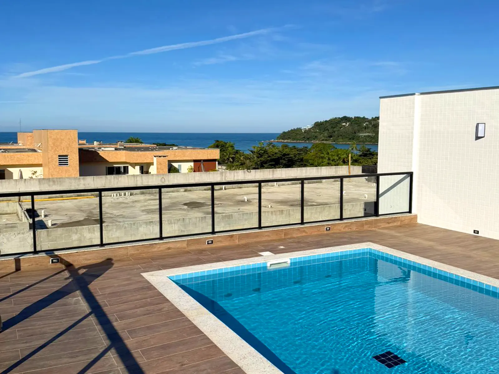 residencial-vie-saine-toninhas-piscina-vista-nar Piscina com vista para o mar na cobertura do Residencial Vie Saine