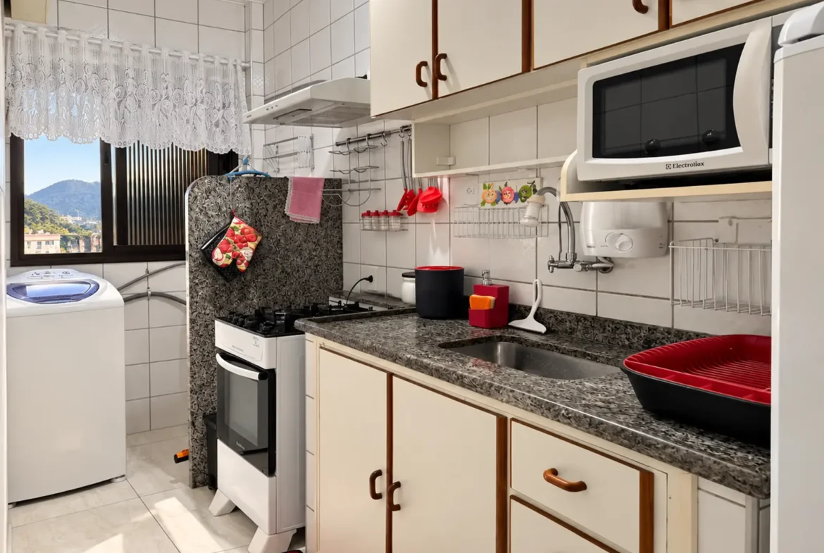 Cozinha planejada do apartamento no Condomínio Ilha do Sol