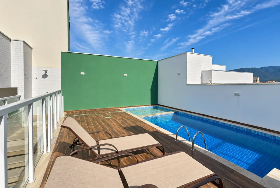 Área da piscina do condomínio no Itaguá