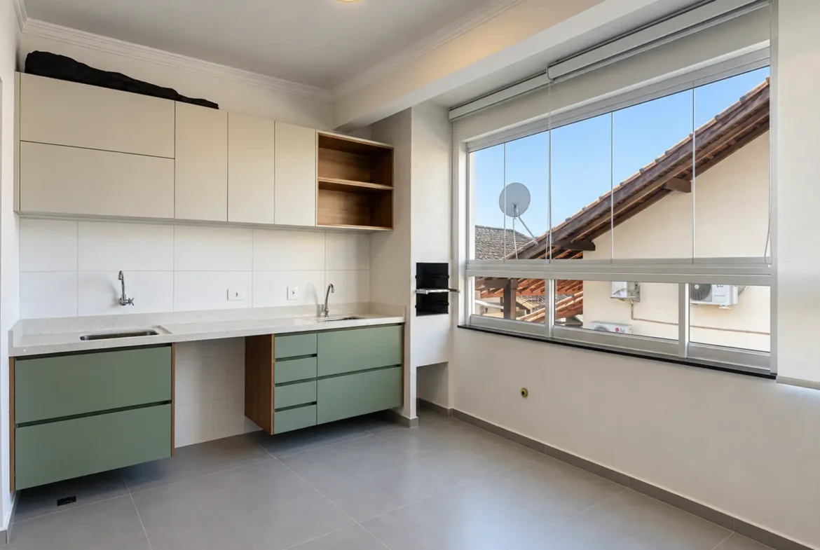 Varanda gourmet do apartamento com armários planejados